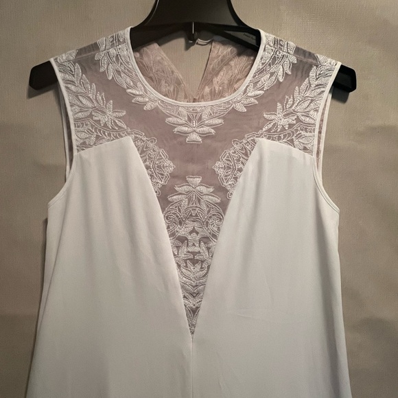 Beautiful dress - Picture 3 of 5